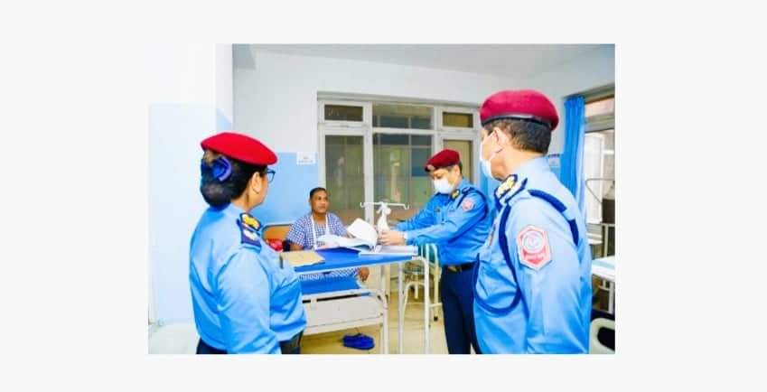 आईजिपी धिरज प्रताप सिंहद्वारा नेपाल प्रहरी अस्पतालको निरीक्षण