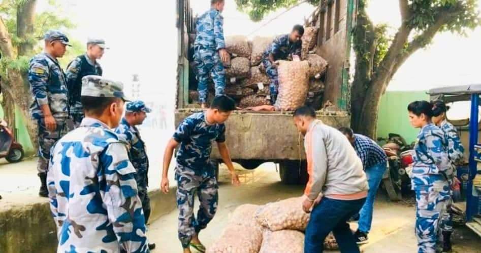 सशस्त्र प्रहरी सप्तरीले ५५ लाख बराबरको तेलसहित भारतीय १ ट्रक पक्राउ