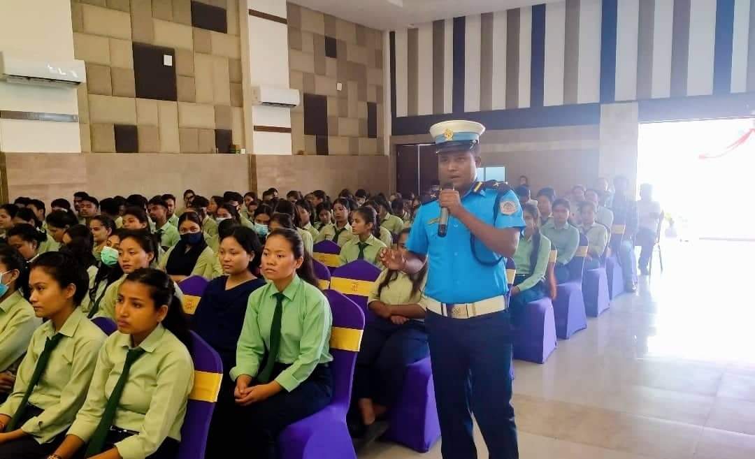 विद्यार्थी केन्द्रित ट्राफिक सचेतना कार्यक्रम लाई तीव्र पार्दै ट्राफिक प्रमुख : झबिन्द्र