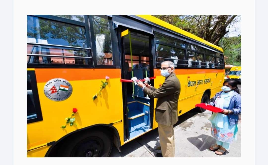 भारतले दियो नेपाललाई ७५ वटा एम्बुलेन्स र १७ वटा स्कुल बस अनुदान