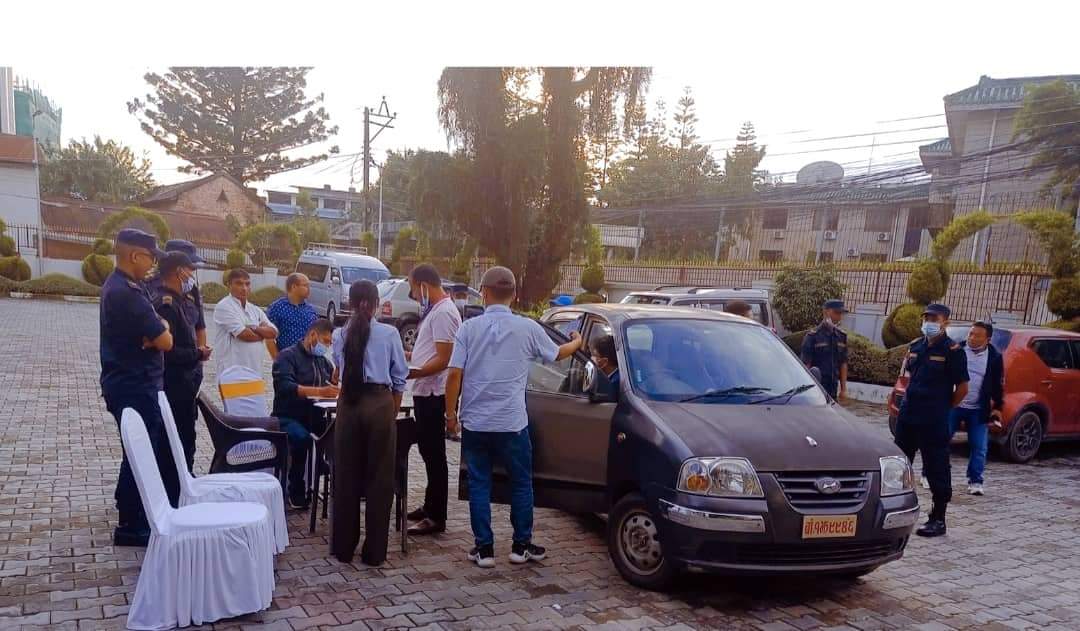 पर्यटन मन्त्रालयका उपसचिव ६ लाख नगद घुस सहित पक्राउ