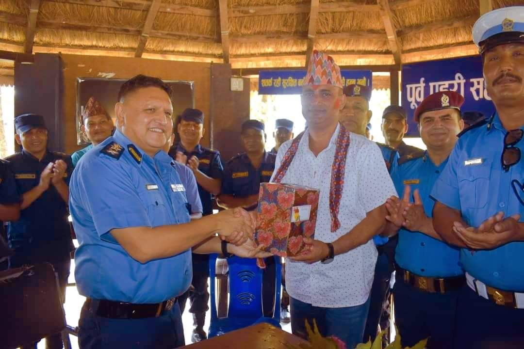 बाँके जिल्ला प्रहरी प्रबक्ता डिएसपी न्यौपानेको एसपी अधिकारीले गरे बिदाई