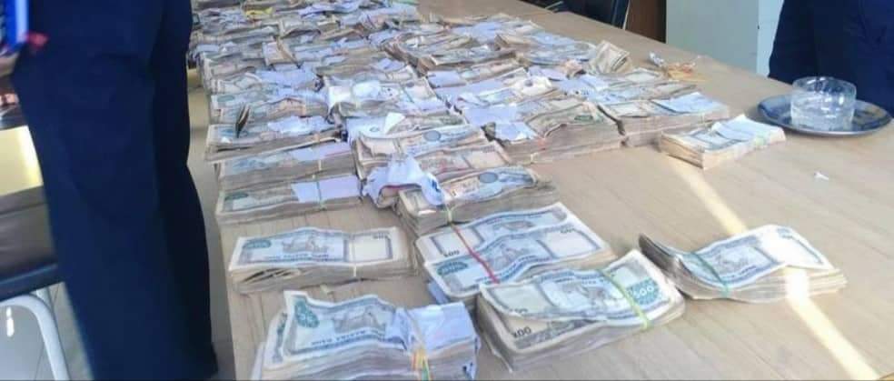 प्रहरीले स्रोत नखुलेको २५ लाखसहित पक्राउ गरि जेल चलान