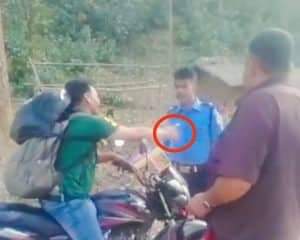 चेकजाँच गर्ने क्रममा ट्राफिक प्रहरीलाई चालकले घुस दिन खोजे पछी पक्राउ