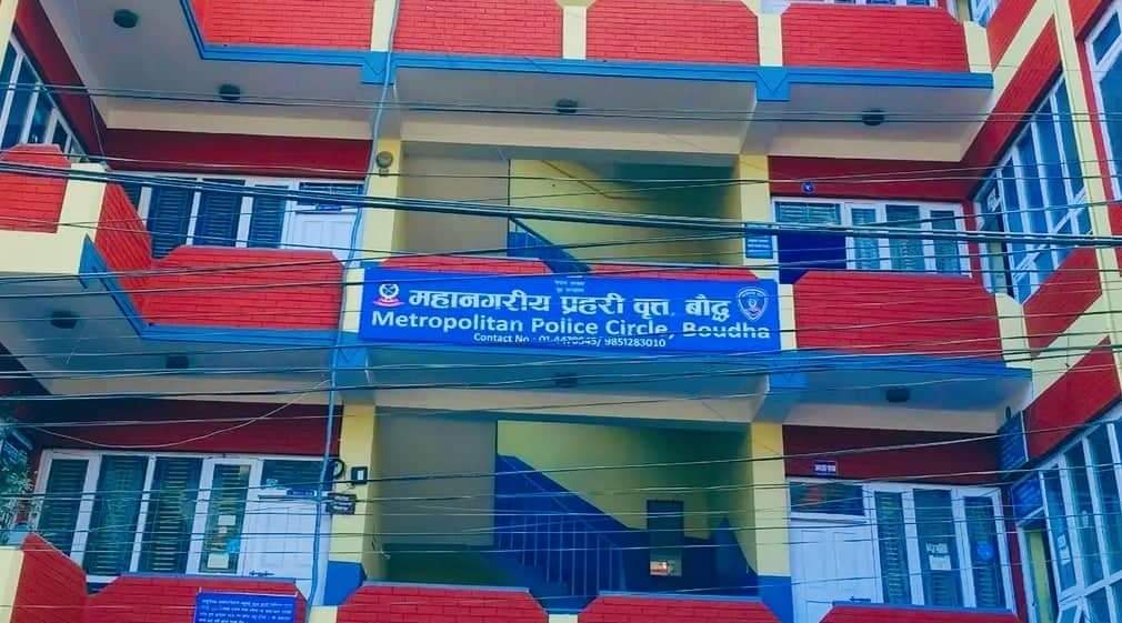 प्रहरी हु भन्दै डकैती गर्ने ३ जना पक्राउ