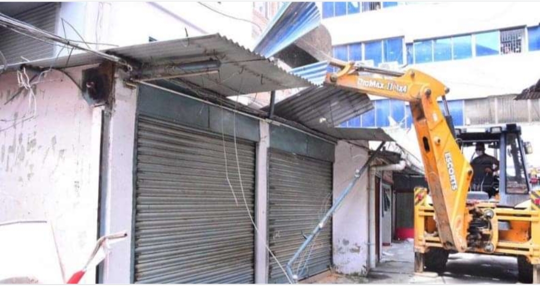 अतिक्रमण गरेर बनाइएका संरचना हटाइँदै