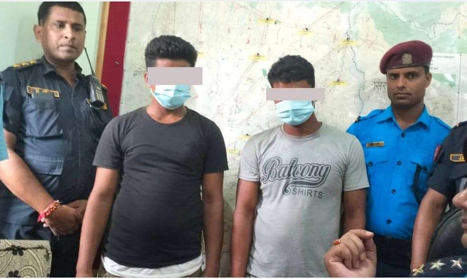 दिउँसै पैसा लुटेर फरार दुई युवक पक्राउ
