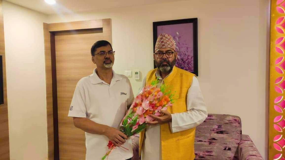 अर्थ मन्त्री शर्मालाई बाँकेको नरैनापुर गाँपालिका अध्यक्ष शाहले गरे स्वागत