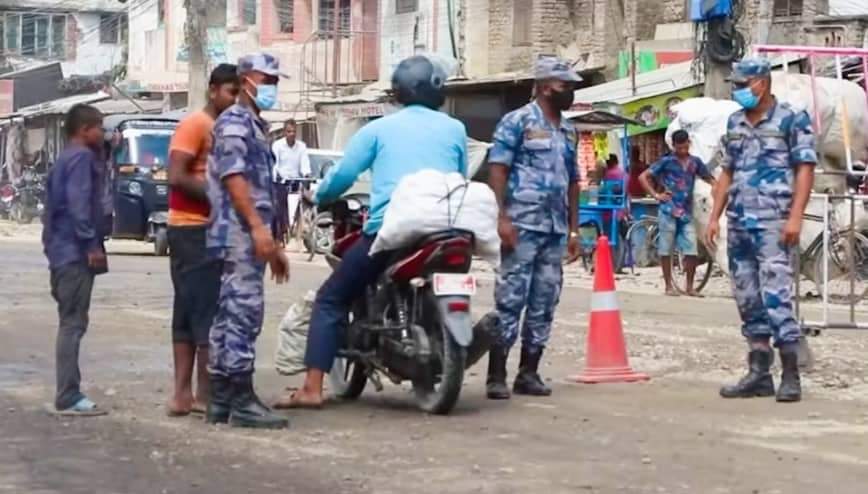 बिरगंज भन्सार प्रमुखद्धार सशस्त्र प्रहरी मिलोमतोमा खुलेआम समानहरु तस्करी