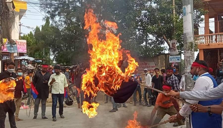 नागरिकता विधेयक पारित नगरेको भन्दै जनमत पार्टीद्वारा राष्ट्रपतिको पुत्ला दहन
