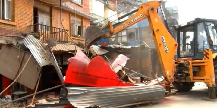 नयाँ बसपार्क वरपर पनि चलेयो डोजर