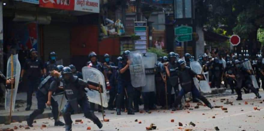 राष्ट्रपतिले नागरिकता विधेयक रोकेको भन्दै नेविसंघ विरोधमा प्रहरीसंग झडप