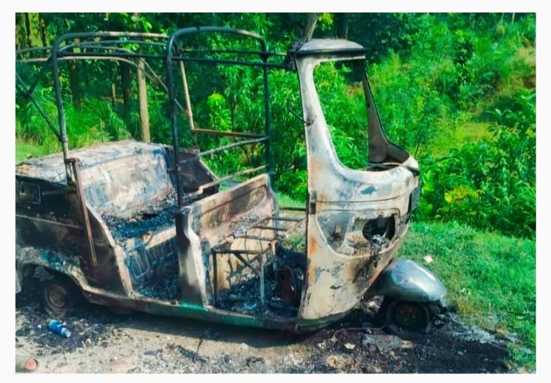 दाङको भालुवाङमा गुडिरहेको अटोमा आगलागी