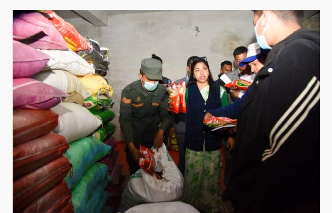 उपमेयर डंगोल सहितको टोलीद्वारा अनुगमन गुणस्तरहीन खाद्यबस्तु जफत र विक्रीमा रोक