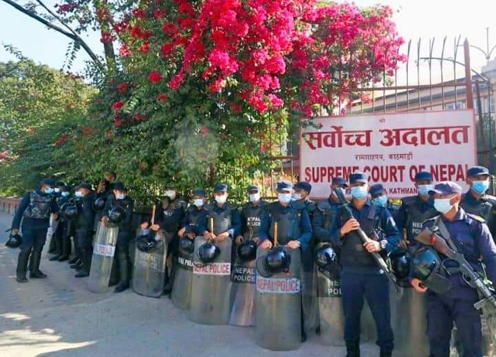 चोलेन्द्रशमशेर जबराको पक्षमा प्रदर्शन हुने भएपछि सर्वोच्चमा बाक्लो सुरक्षाकर्मी