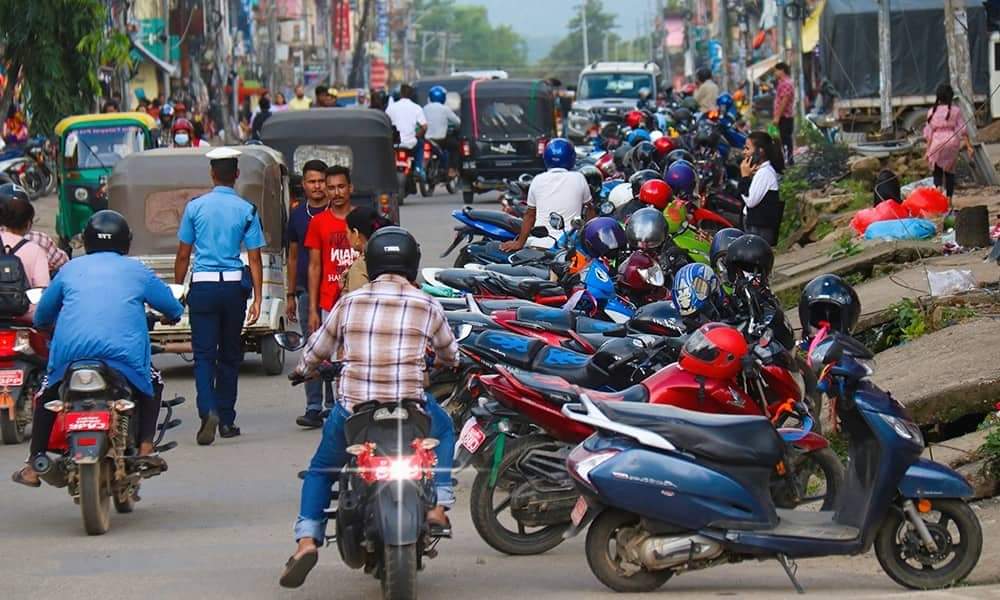 अव्यवस्थित ढल र पार्किङले कर्णाली प्रदेशको राजधानी अस्तव्यस्त दृश्य