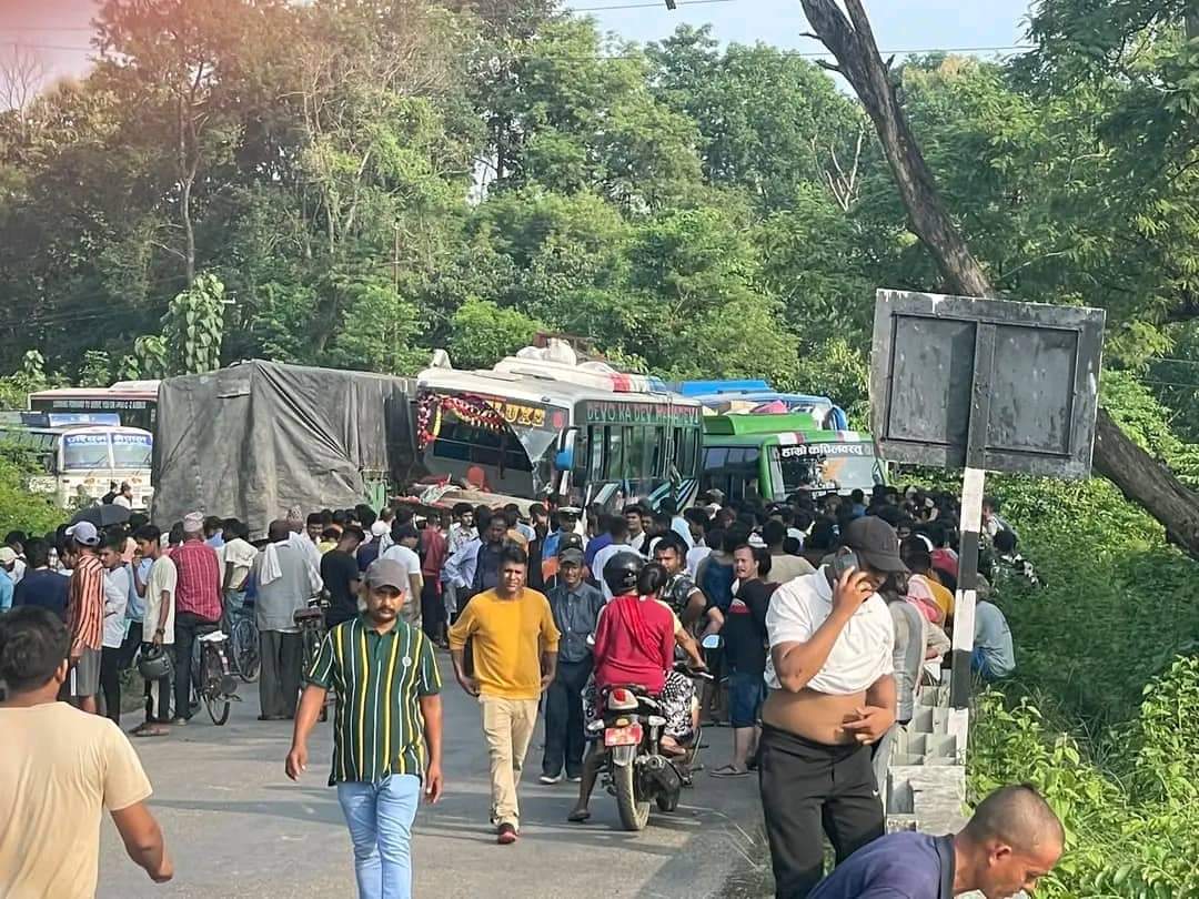 कपिलवस्तुमा बस दुर्घटना हुँदा १ जनाको मृत्यु ३१ घाइते