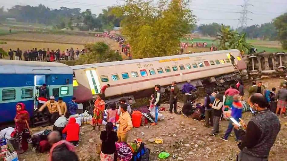 रेल दुर्घटना हुँदा पाकिस्तानमा १९ जनाको मृत्यु १ हजार २५६ जना घाइते