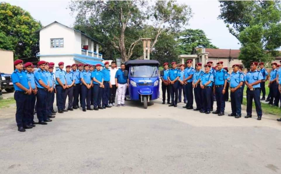 बजाज सोरुमद्वारा अपराध नियन्त्रणमा सहयोग पुर्याउन प्रदेश प्रहरीलाई अटो सहयोग