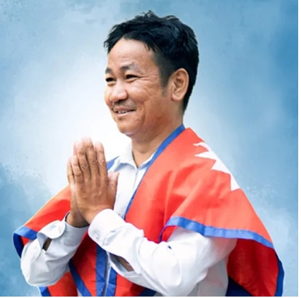 काठमाडौं महानगरले फुटपाथबाट जबर्जस्ती हटाएको शर्मिला तामाङलाई धरानका मेयर हर्क सम्पाङले एक महिनाको तलब दिने