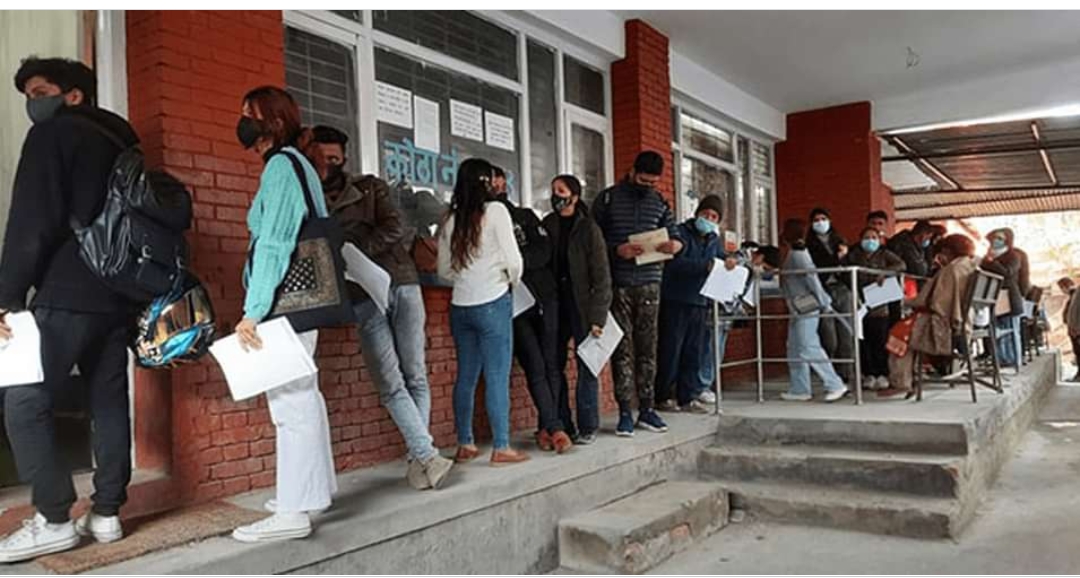 राष्ट्रिय परिचयपत्र अनिवार्य भएपछि जिल्ला प्रशासन कार्यालयमा सेवाग्राहीको चाप