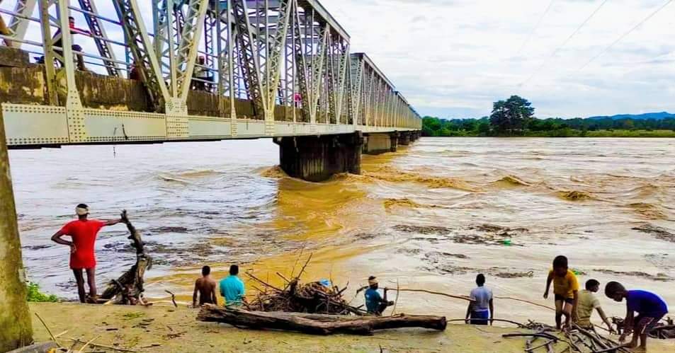 राप्ती नदीमा खतराको संकेत सतर्कता अपनाउन आग्रह विभिन्न ठाँउमा डुबान र जलमग्न