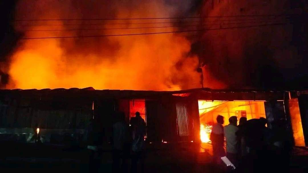 गयराति दाङको ३ फर्निचर उद्याेगमा आगलागी,करोडौं रुपैयाको क्षती