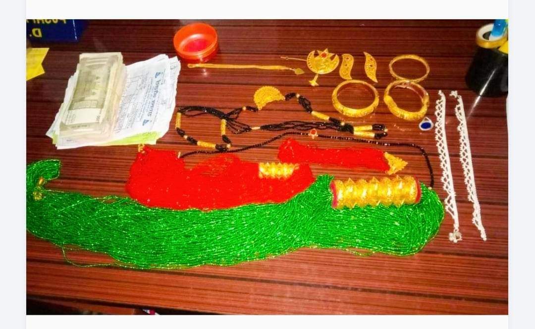 दाङ प्रहरीले चोरी भएको सुनका गहना र नगदसहित १ जना पक्राउ