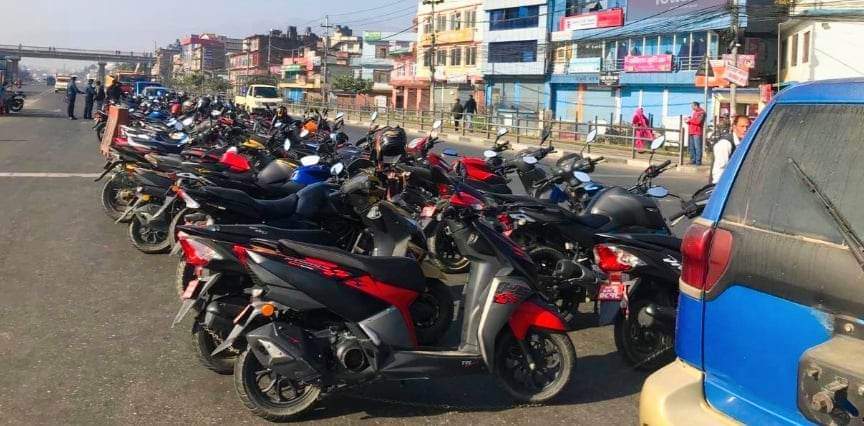 चुनावको दिन पास विना चलाएका सवारी साधनहरु दिनभर होल्डमा राखियो