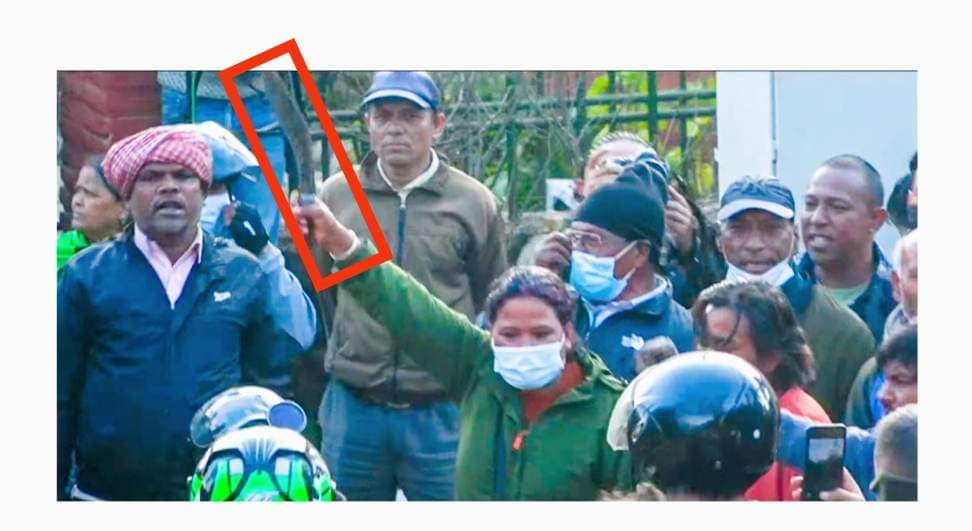 काठमाडौं थापाथलीमा मेयर बालेन विरूद्ध खुकुरी नचाउँदै नाराबाजी