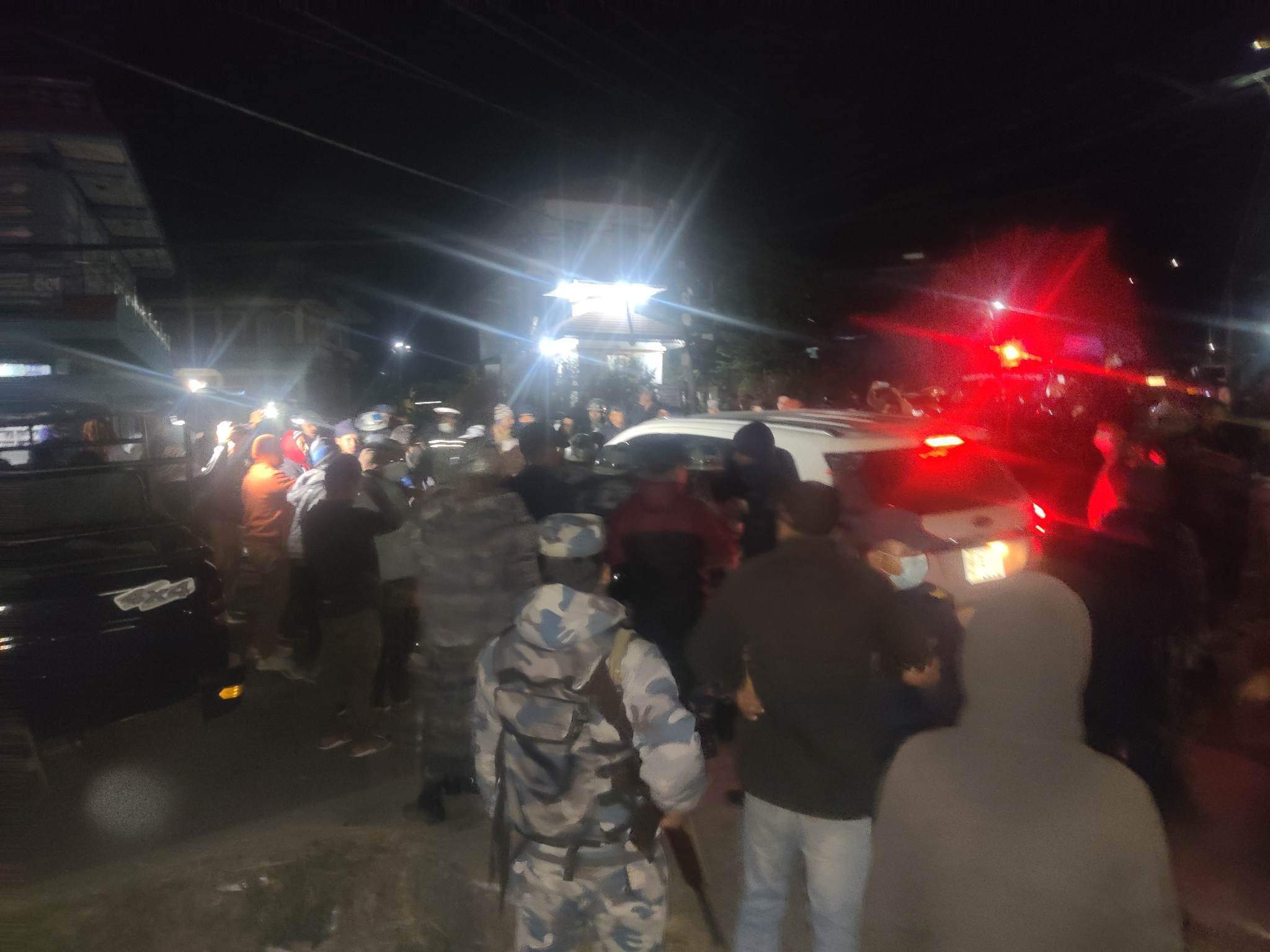 पैसा बाँडेको आरोपमा गण्डकीका कानुनमन्त्री थापालाई स्थानीयले समातिए