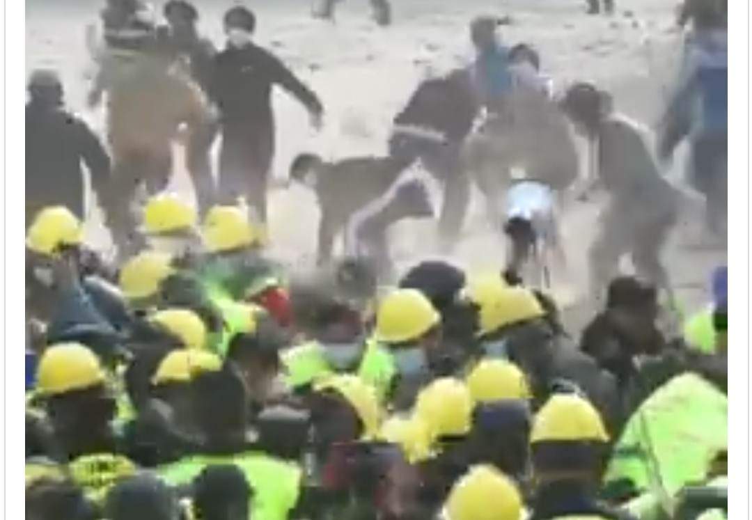 थापाथलीमा सुकुम्बासी बस्ती हटाउने क्रममा महानगर प्रहरी १४ जना घाइते