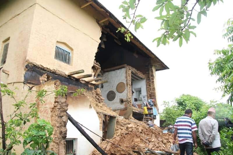 डोटीमा भूकम्पले घर भत्काउँदा ज्यान गुमाउनेको संख्या ६ पुगेयो