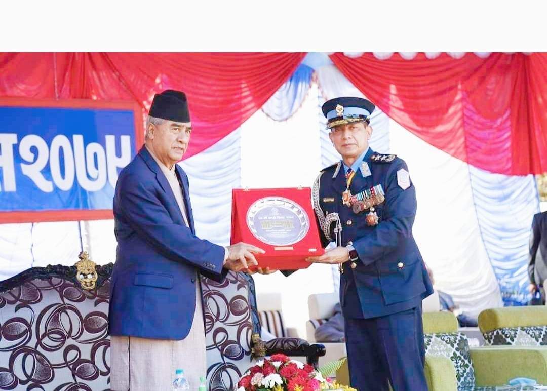 निर्वाचन सफल बनाएकोमा प्रधानमन्त्री देउवाद्वारा आईजीपीद्वय सिंह र अर्याल लाई विशेष धन्यवाद