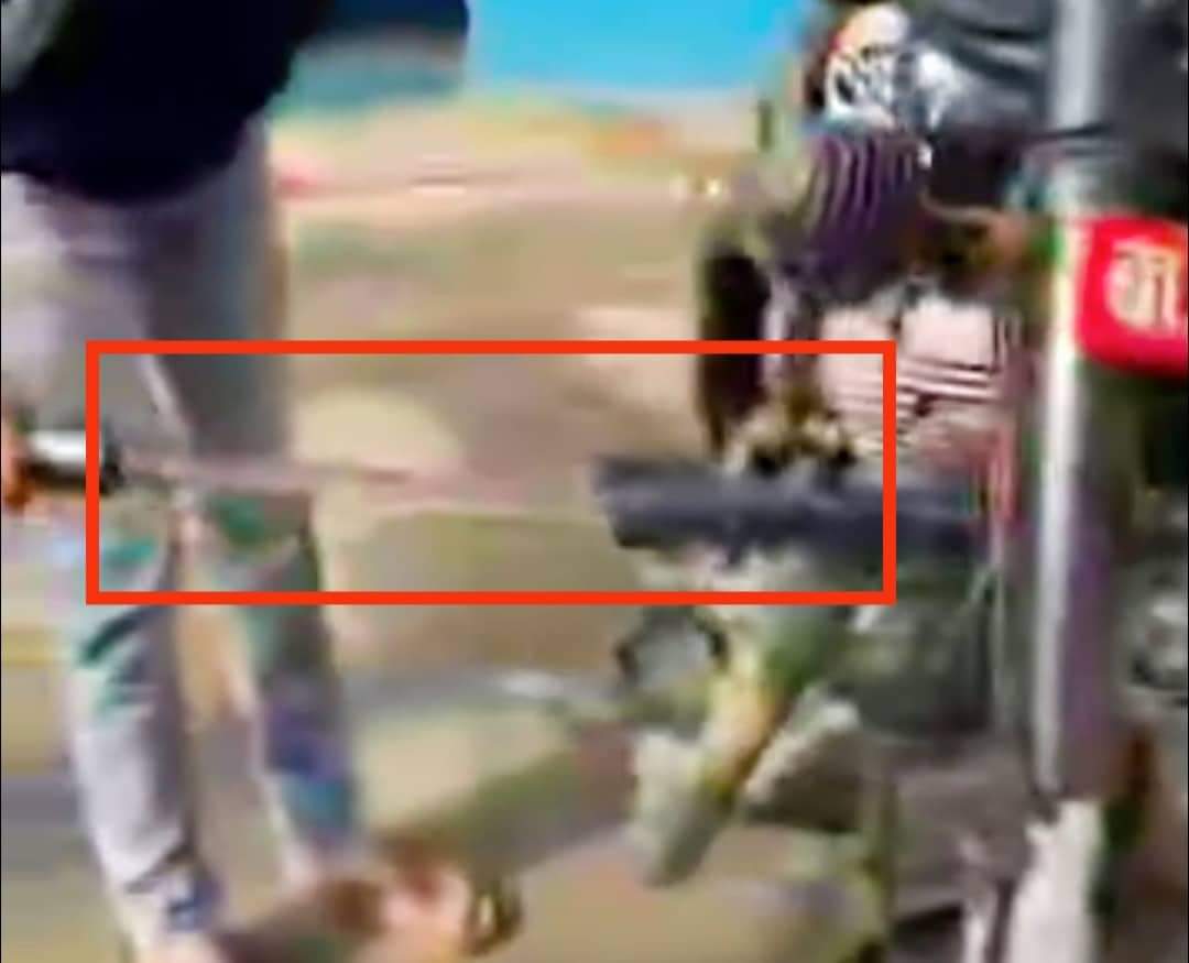 मोटरसाइकलको लेगगार्डमा तरवार राख्ने र टिकटकमा हाल्ने २ जना युवा पक्राउ