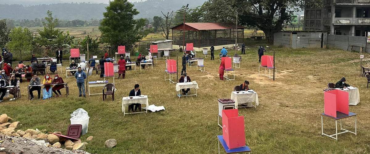 तेह्रथुममा भोट हाल्न गएका एक जना वृद्धको मतदान केन्द्रमै मृत्यु