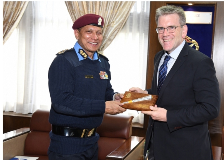 प्रहरी महानिरीक्षक धिरजप्रताप सिंह र अमेरिकी राजदूत डिन रिचार्ड थम्प्सनबीच  सहयोग गर्न प्रतिबद्ध