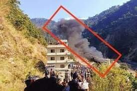 हाइड्रोपावरको काम मापदण्ड विपरीत भएको भन्दै स्थानीयहरुले गरे आगजनी