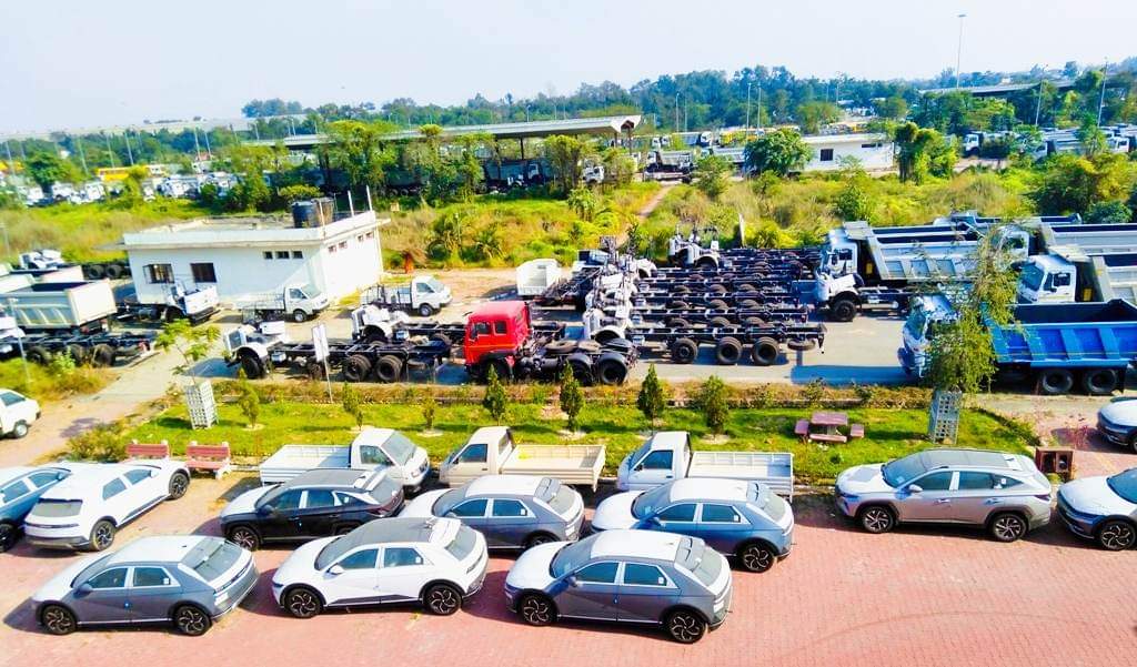 बिरगंज भन्सारमा थन्किए करोडौँ मूल्यका सवारी साधनहरु कबाड हुदै भन्सार बेखबर किन?