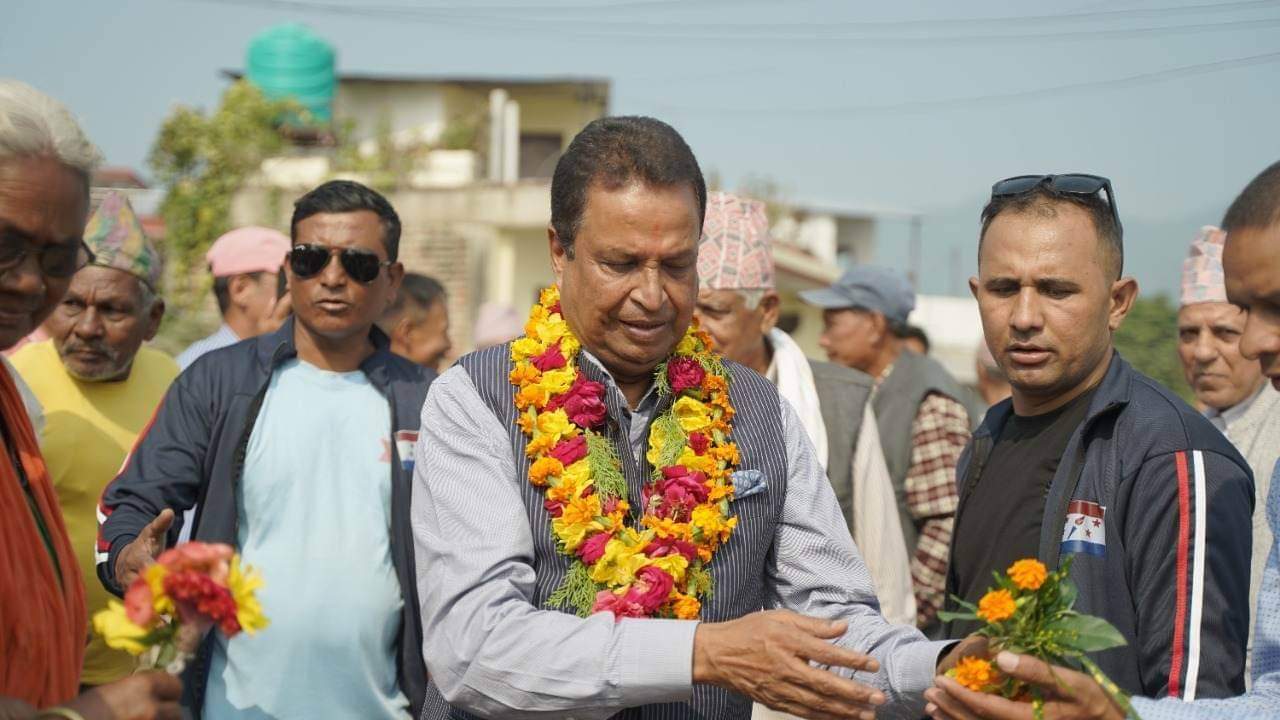 सांसद चौधरीको पहलमा रासायनिक मल बितरण सुरु