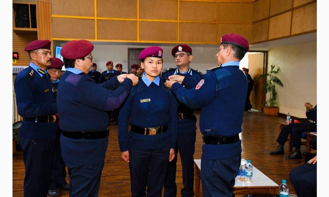 आईजिपी धिरज प्रताप सिंहले १ सय ११ जना नवनियुक्त इन्स्पेक्टरलाई लगाए फूली