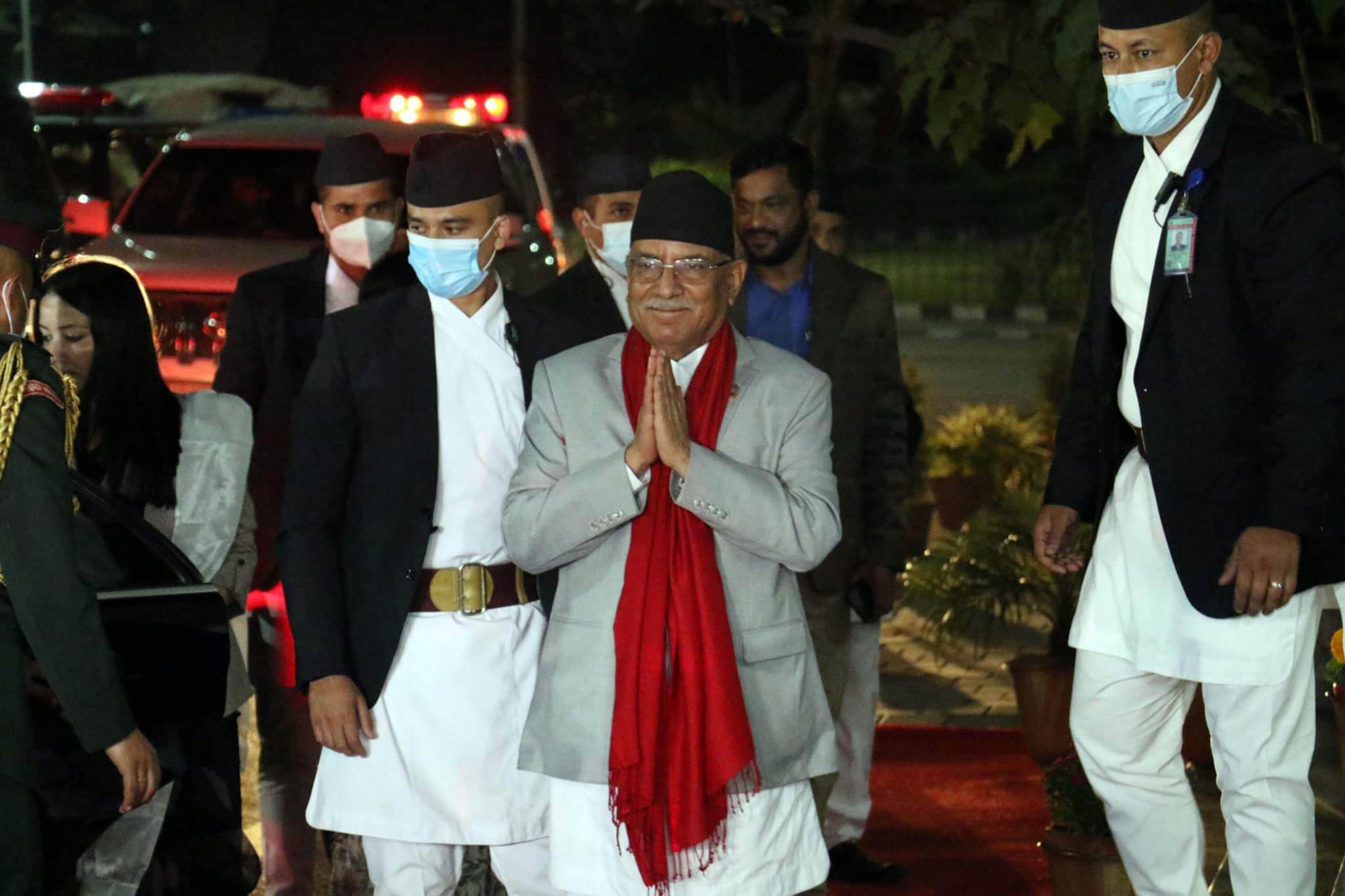 प्रधानमन्त्री प्रचण्ड ज्योतिषीले निकालेको शुभ साइतमा बेलुकी बालुवाटारमा सरे