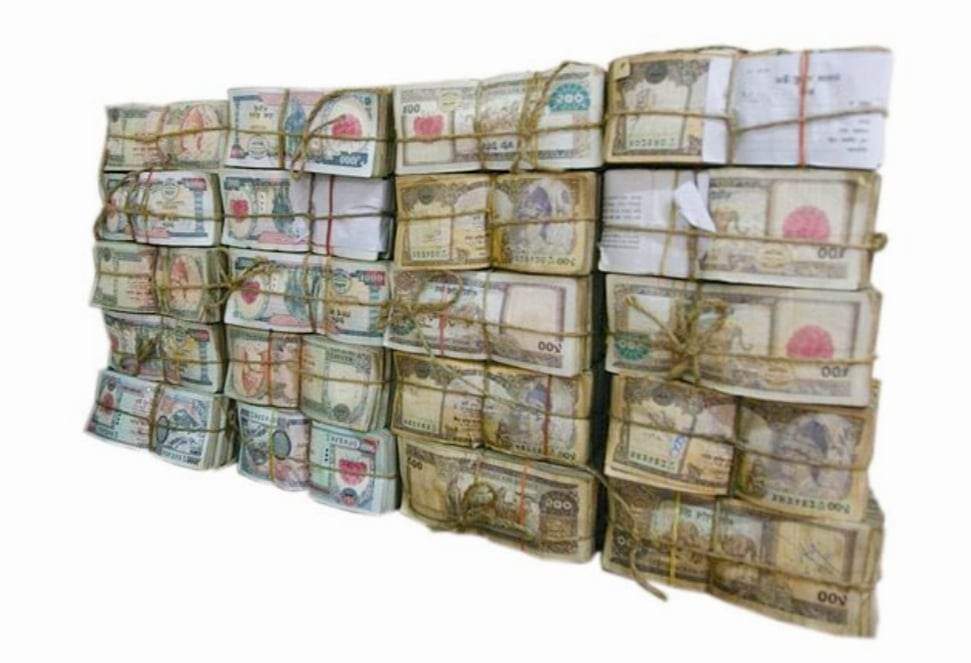 नेपाल सरकारले १ हजार र ५ सय दरको नोटलाई बन्द गर्न अर्थविदहरुको माग