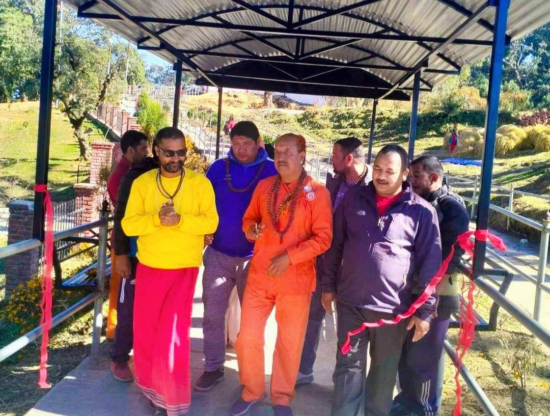 स्वर्गद्वारी आश्रम पुग्ने यात्रुकाे सुविधाको लागि प्रतिक्षालय निर्माण गिरीद्वारा उद्घाटन