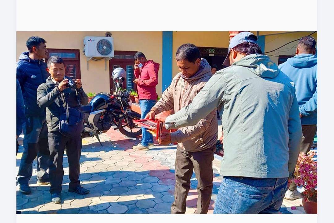 लमही नगरपालिका प्रमुख प्रशासकीय अधिकृत डाँगीको सरुवाको माग गर्दै कर्मचारी आन्दोलित