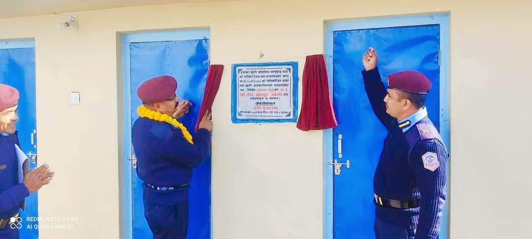 इप्रका भालुवाङ परिसरमा नवनिर्मित स्नान गृह भान्सा घरको एसपी वलीद्वारा उद्घाटन