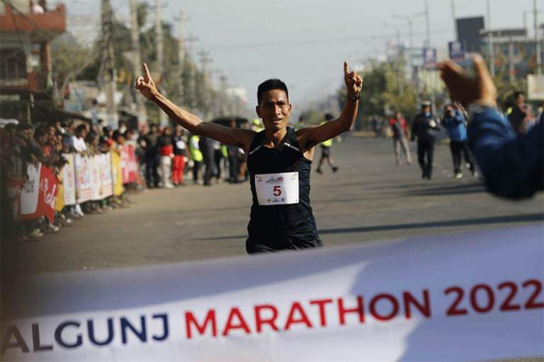 नेपालगञ्जमा भएको म्याराथनको उपाधि आर्मीका खड्गबहादुर खड्कालाई