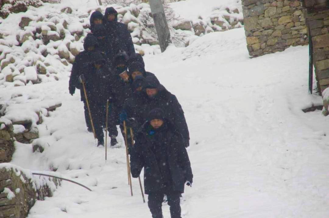 हुम्लामा प्रहरी चौकी अत्यधिक चिसोको कारण प्रहरीहरु सदरमुकाम आए