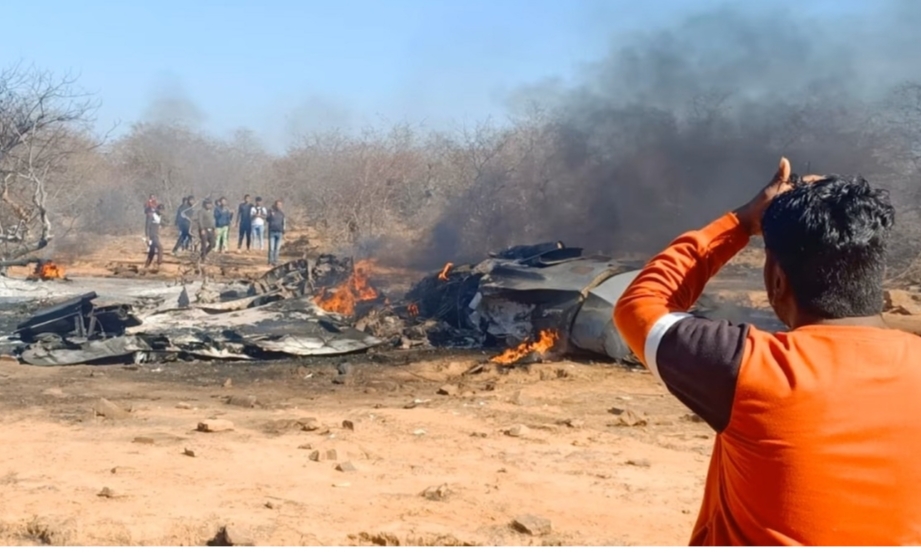 भारतमा सैनिक विमान ठोक्किएर दुर्घटना