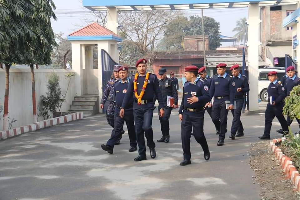 प्रदेश नम्बर १ का डिआईजी श्याम ज्ञवाली जिल्ला प्रहरी कार्यालय मोरङको निरीक्षणमा